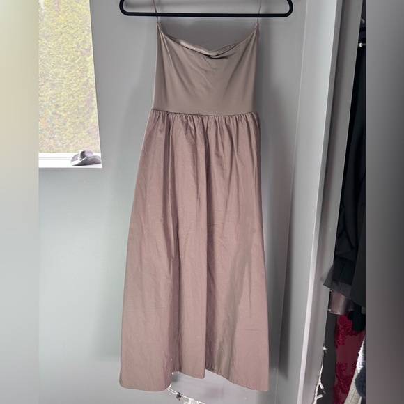 Babaton Fluid Poplin Dress - Picture 7 of 8